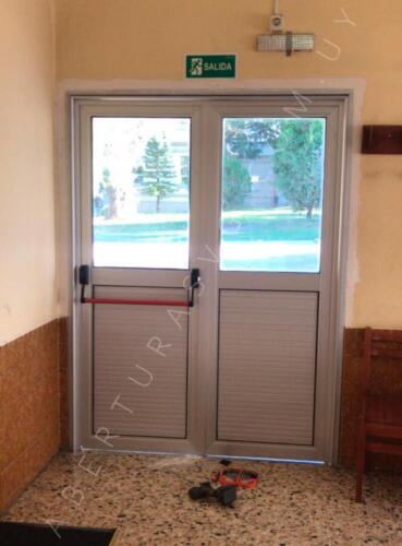 Puerta-para-laboratorio-aberturas-vg-uruguay